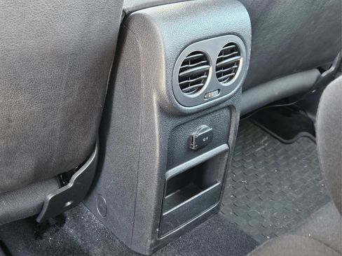 Used 2014 Volkswagen Tiguan S image 12