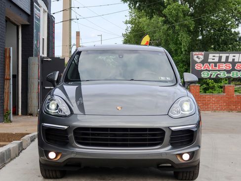 Used 2016 Porsche Cayenne S w/ Premium Package AWD/4WD image 2