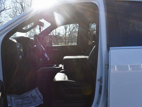 Used 2023 GMC Sierra 2500 SLT w/ SLT Convenience Package image 17