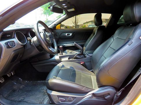 Used 2018 Ford Mustang GT Premium image 15