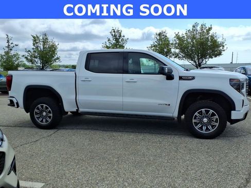 Used 2024 GMC Sierra 1500 AT4 w/ Technology Package AWD/4WD image 6