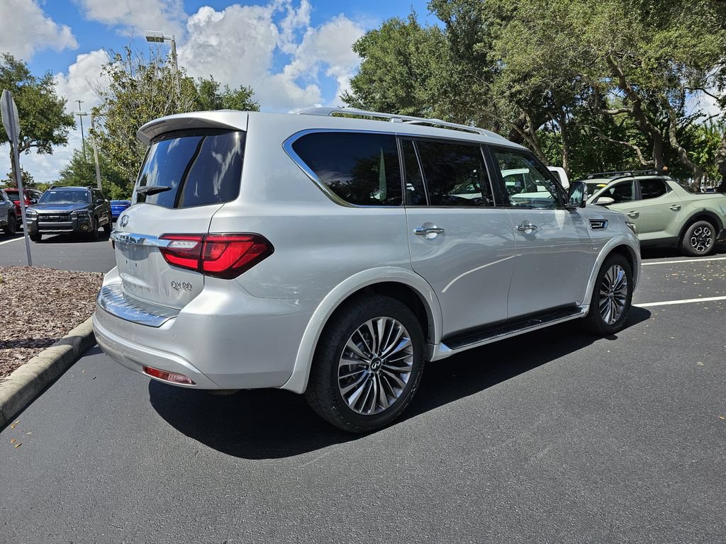 Used 2018 INFINITI QX80 4WD w/ Deluxe Technology Package image 3