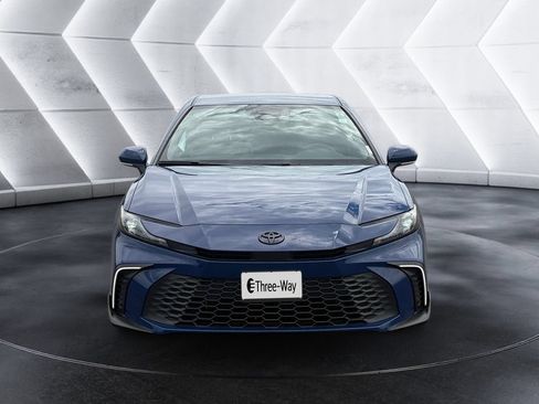 Used 2025 Toyota Camry SE FWD image 8