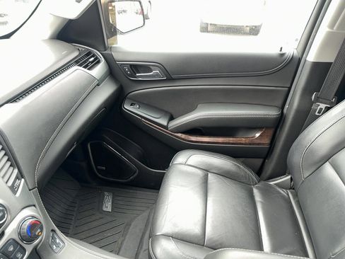 Used 2018 Chevrolet Suburban LT image 21