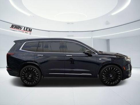 Used 2021 Cadillac XT6 Premium Luxury w/ LPO, Floor Liner Package FWD image 2