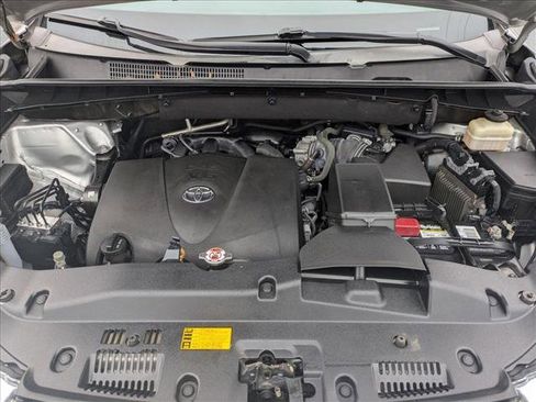 Used 2018 Toyota Highlander XLE image 24