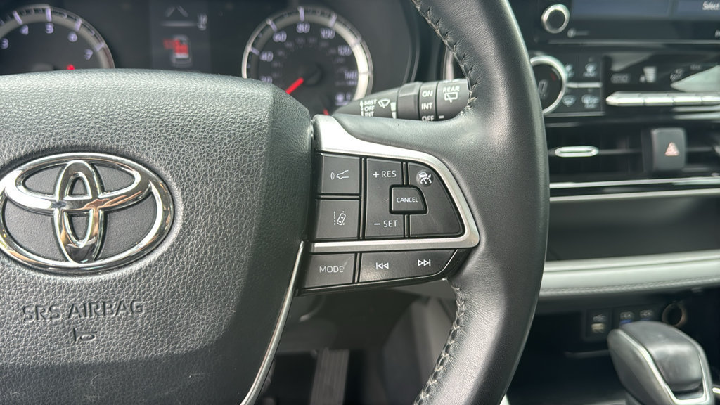 Used 2022 Toyota Highlander LE AWD/4WD image 20