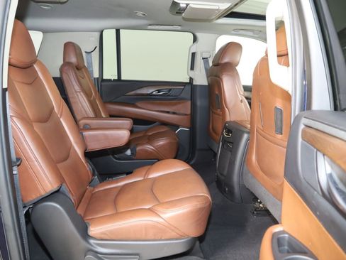 Used 2019 Cadillac Escalade ESV Premium Luxury image 15