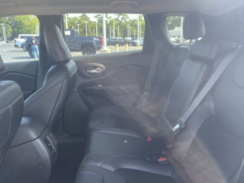 Used 2021 Jeep Cherokee Latitude Plus FWD image 29