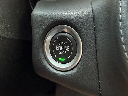 Used 2022 Chevrolet Tahoe Z71 w/ Luxury Package AWD/4WD image 31