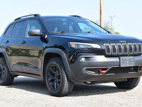 Used 2019 Jeep Cherokee Trailhawk w/ Cold Weather Group AWD/4WD image 3