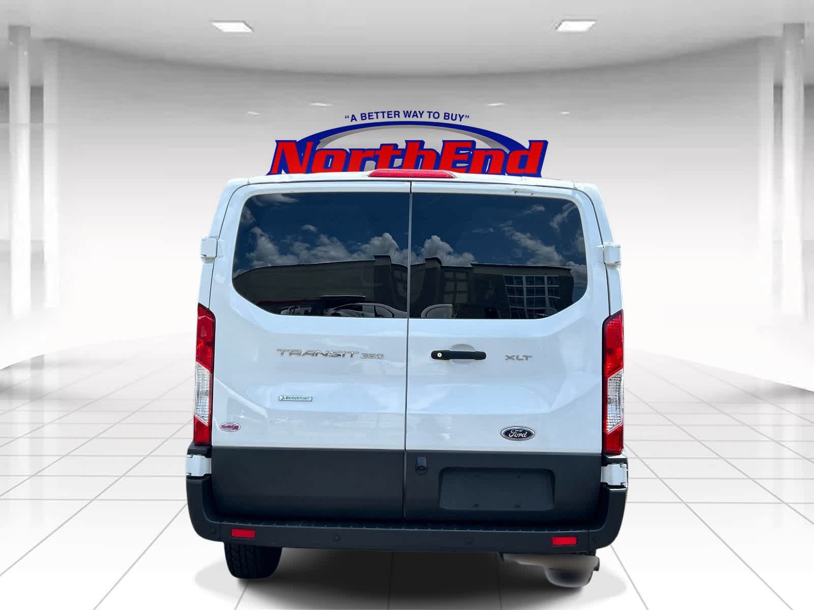 Used 2023 Ford Transit 350 XLT RWD image 4