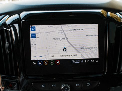 Used 2022 Chevrolet Traverse Premier w/ Redline Edition AWD/4WD image 18