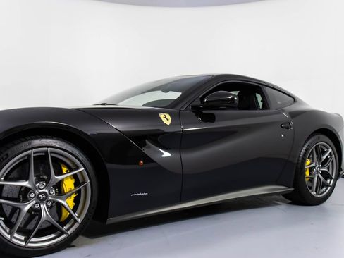 Used 2014 Ferrari F12 Berlinetta RWD image 30