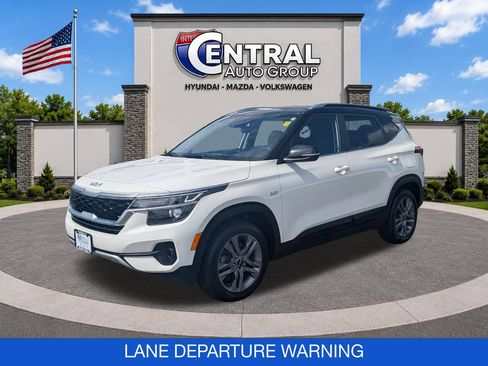 Used 2023 Kia Seltos S AWD/4WD image 3