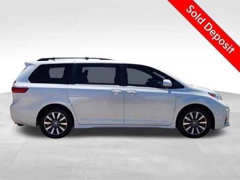 Used 2020 Toyota Sienna XLE w/ XLE Navigation Package AWD/4WD image 4