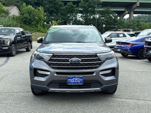 Used 2022 Ford Explorer XLT w/ Equipment Group 202A AWD/4WD image 2