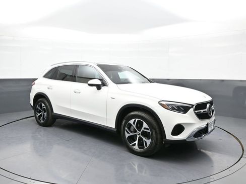 Used 2025 Mercedes-Benz GLC 350e 4MATIC image 4