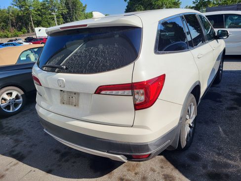 Used 2021 Honda Pilot EX image 5