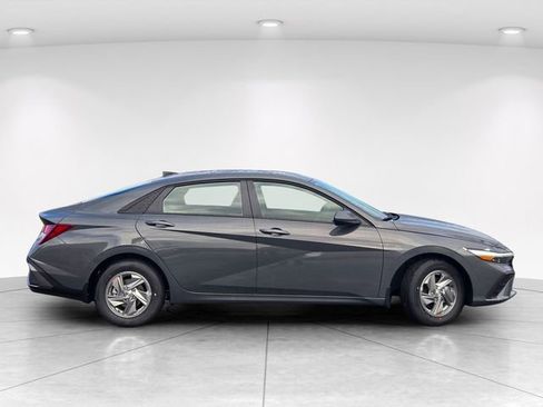 New 2026 Hyundai Elantra SE FWD image 8