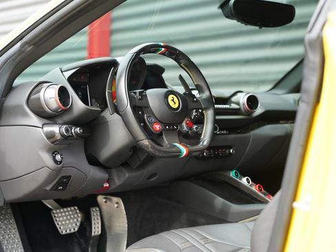 Used 2019 Ferrari 812 Superfast RWD image 25