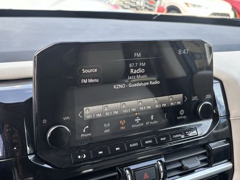 Used 2025 Nissan Pathfinder SL FWD image 19