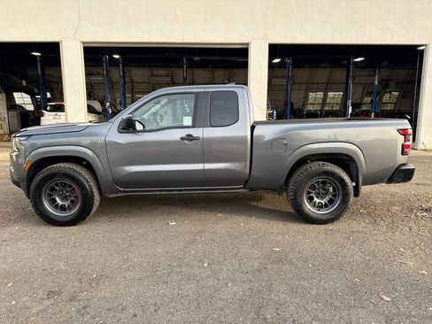 Used 2022 Nissan Frontier S image 2