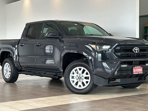 Certified 2025 Toyota Tacoma SR5 image 2