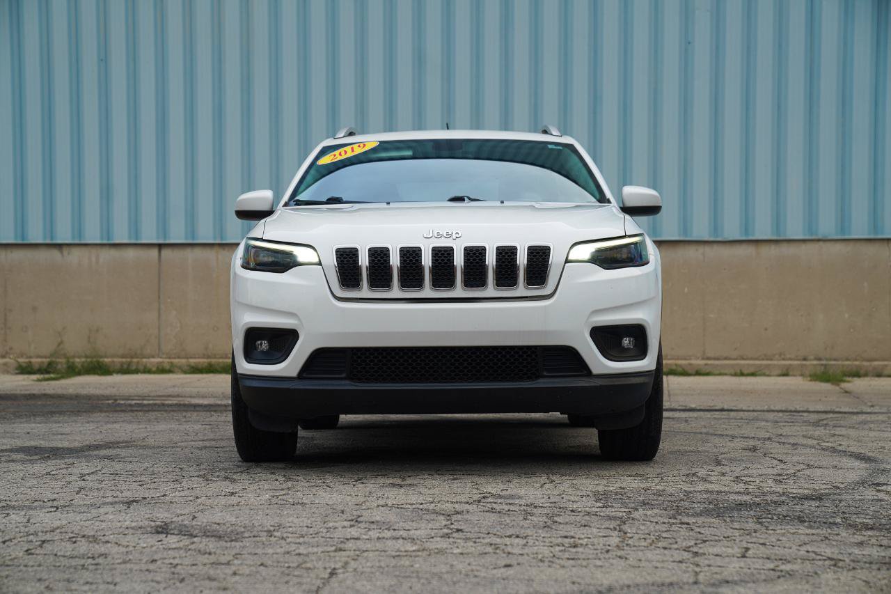 Used 2019 Jeep Cherokee Latitude Plus w/ Cold Weather Group AWD/4WD image 3