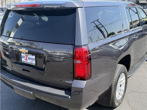 Used 2018 Chevrolet Suburban LT w/ Luxury Package RWD image 46