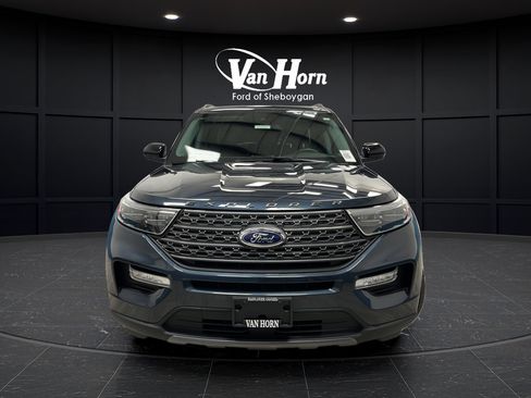Used 2023 Ford Explorer XLT w/ Equipment Group 202A AWD/4WD image 2