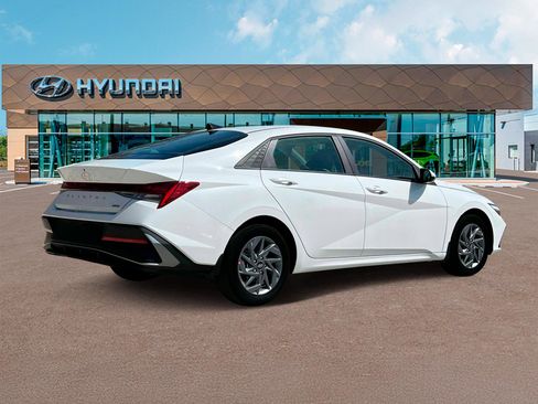 New 2025 Hyundai Elantra Blue image 8