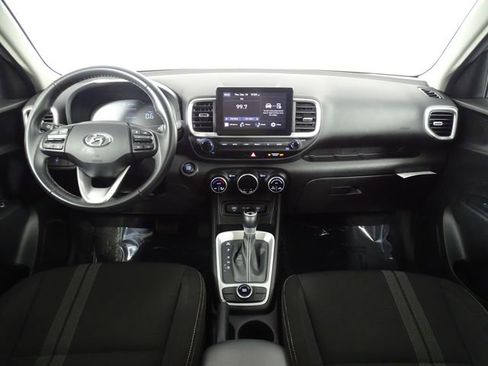 Used 2024 Hyundai Venue SEL image 24