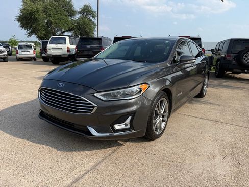 Used 2019 Ford Fusion Titanium FWD image 3