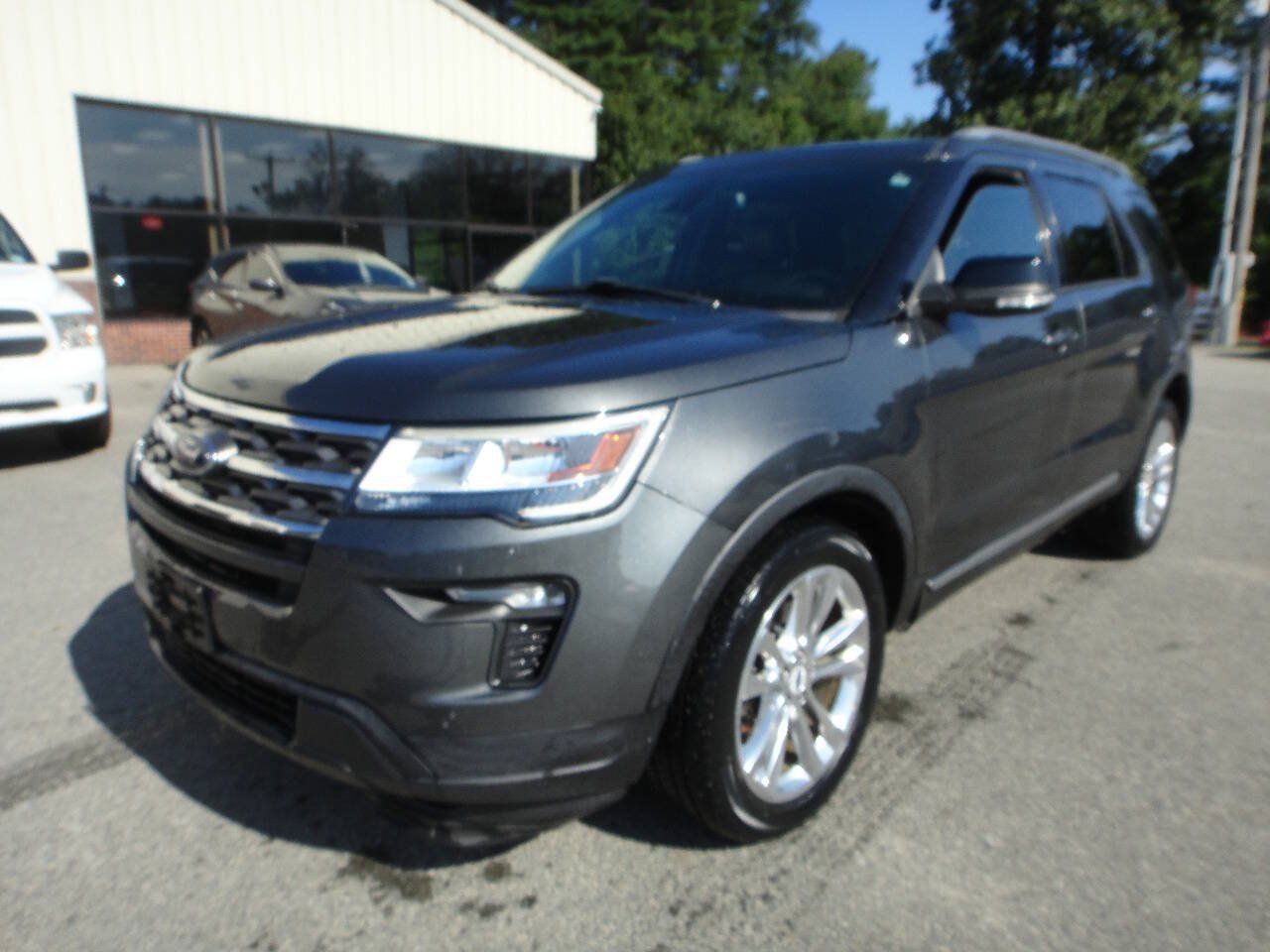 Used 2018 Ford Explorer XLT w/ Equipment Group 202A AWD/4WD image 1