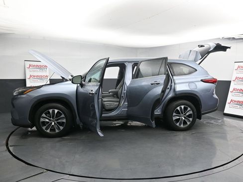 Used 2022 Toyota Highlander XLE image 45