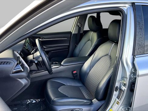 Used 2020 Toyota Camry SE FWD image 8