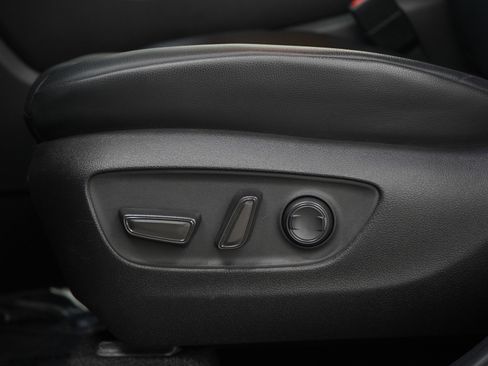 Used 2024 Toyota Highlander XLE image 24