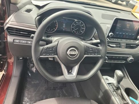Certified 2025 Nissan Altima 2.5 SV FWD image 30