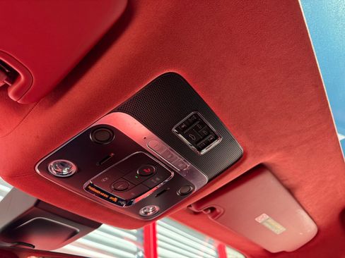 Used 2023 Bentley Flying Spur Plug-In Hybrid image 28