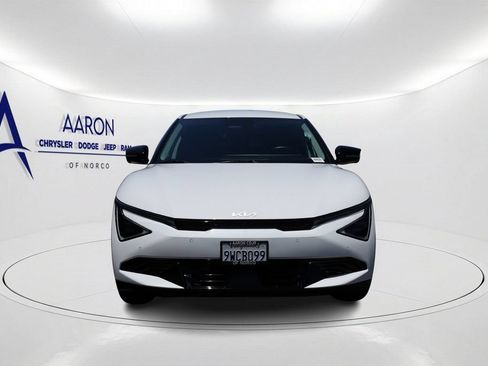Used 2025 Kia EV6 Wind RWD image 2