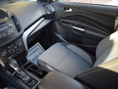 Used 2018 Ford Escape SE FWD image 16