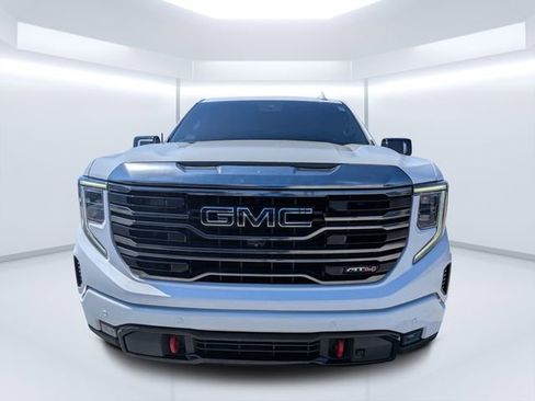 Used 2022 GMC Sierra 1500 AT4 w/ Technology Package AWD/4WD image 8