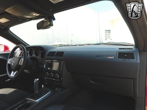 Used 2011 Dodge Challenger SRT8 image 26