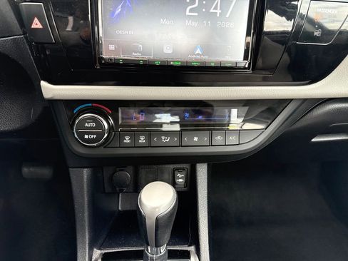 Used 2015 Toyota Corolla LE FWD image 19