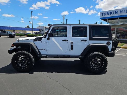 Used 2018 Jeep Wrangler Unlimited Rubicon w/ Dual Top Group AWD/4WD image 3
