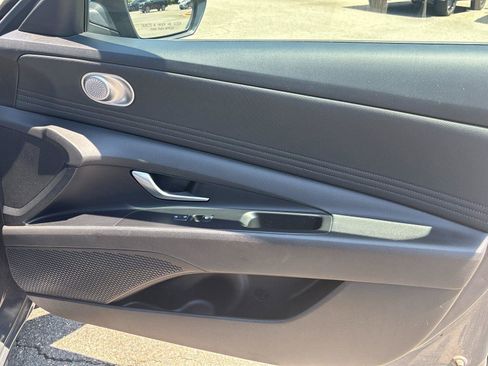Used 2025 Hyundai Elantra SEL FWD image 39
