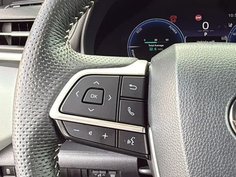 Used 2025 Toyota Sienna XSE w/ XSE Plus Package FWD image 23