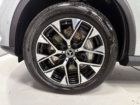 Used 2025 Mercedes-Benz GLC 350e 4MATIC w/ Driver Assistance Package image 37