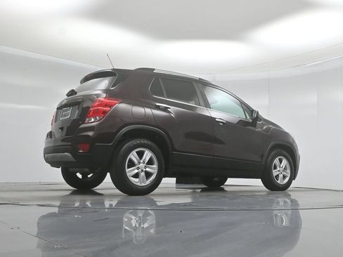 Used 2020 Chevrolet Trax LT w/ LT Convenience Package FWD image 44
